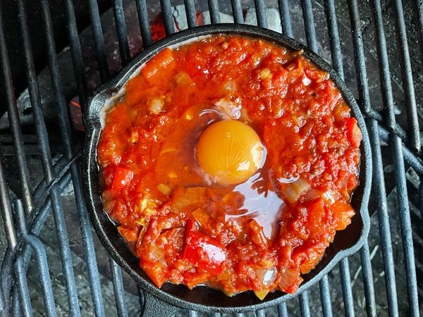 vers toegevoegd ei aan de shakshuka